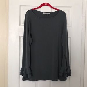 Women’s Plus Size Bell Sleeved Top